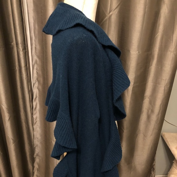 Pretty blue shrug scarf - Picture 3 of 5